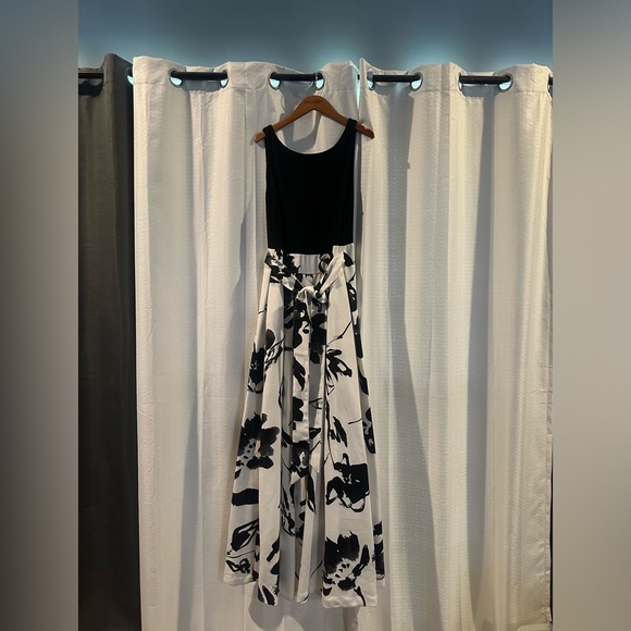 Worn once. Size 14. Evening gown. - Picture 1 of 7